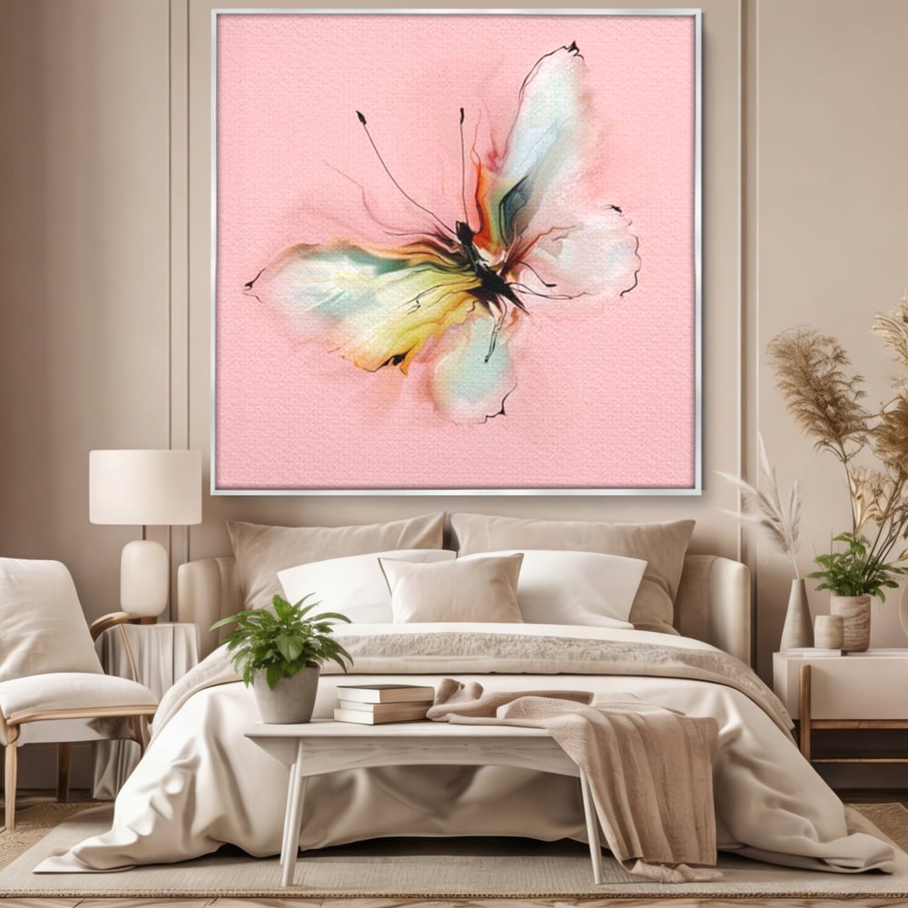 Tablou canvas cu tablou canvas cu fluture in pastel, in rama de aluminiu argintiu, pe perete intr-un dormitor
